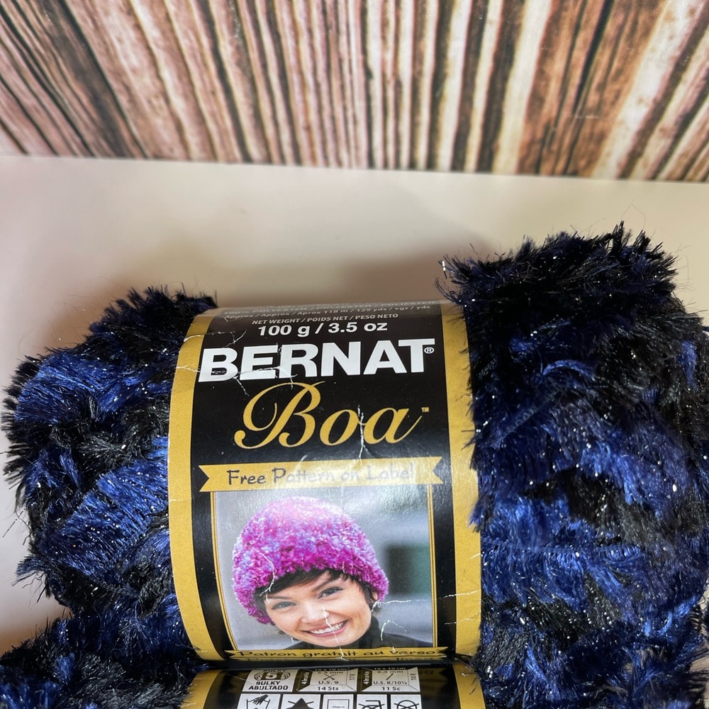 Lot of 2 Skeins Bernat Boa Eyelash Yarn Nightingale 46135 Blue & Black NEW - Picture 2 of 4